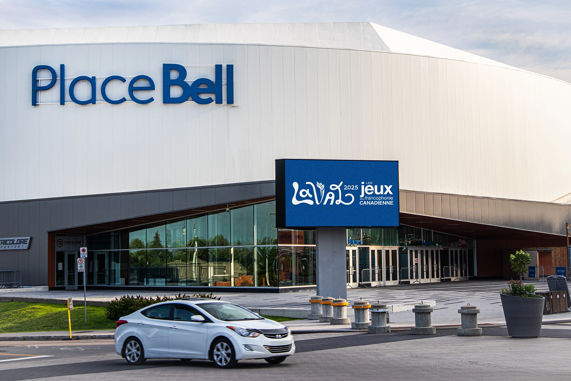 Place Bell au couleurs des Jeux FC Laval 2025